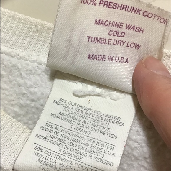 Beautiful and Fun Sweatshirt “ Santa I want it All” on the front in Sz XL - Picture 4 of 5